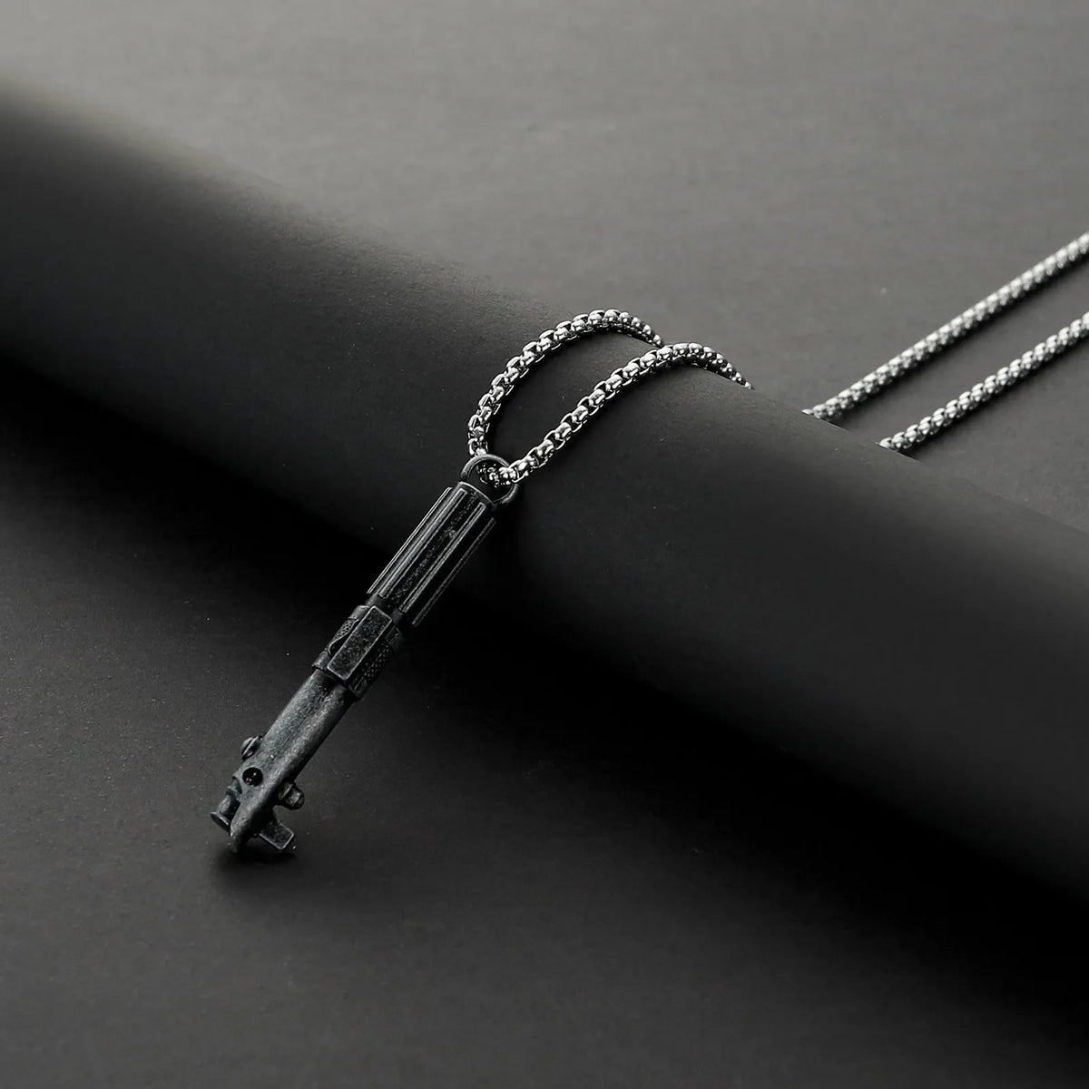 Lightsaber necklace - view 3