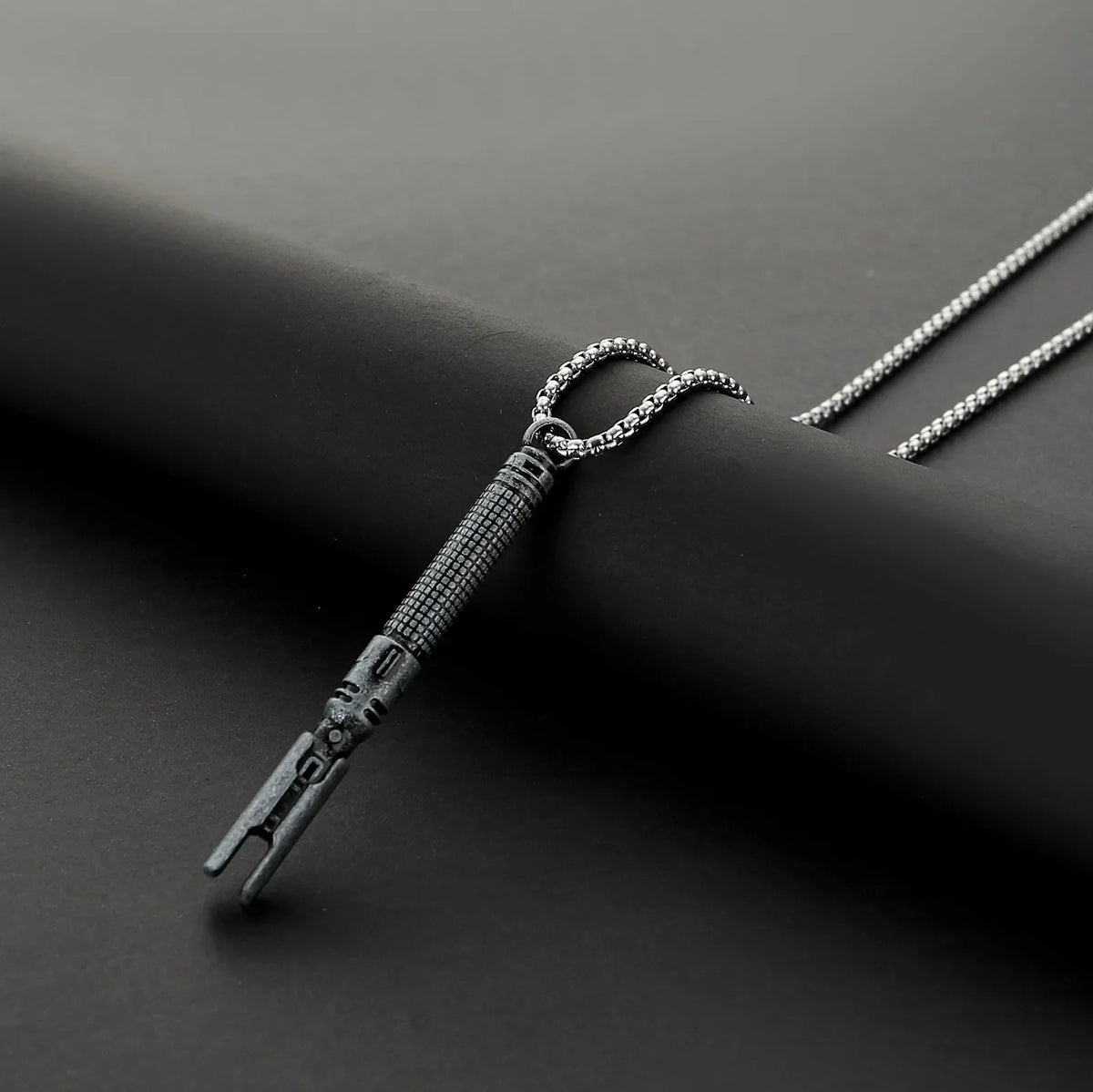 Lightsaber necklace - view 10