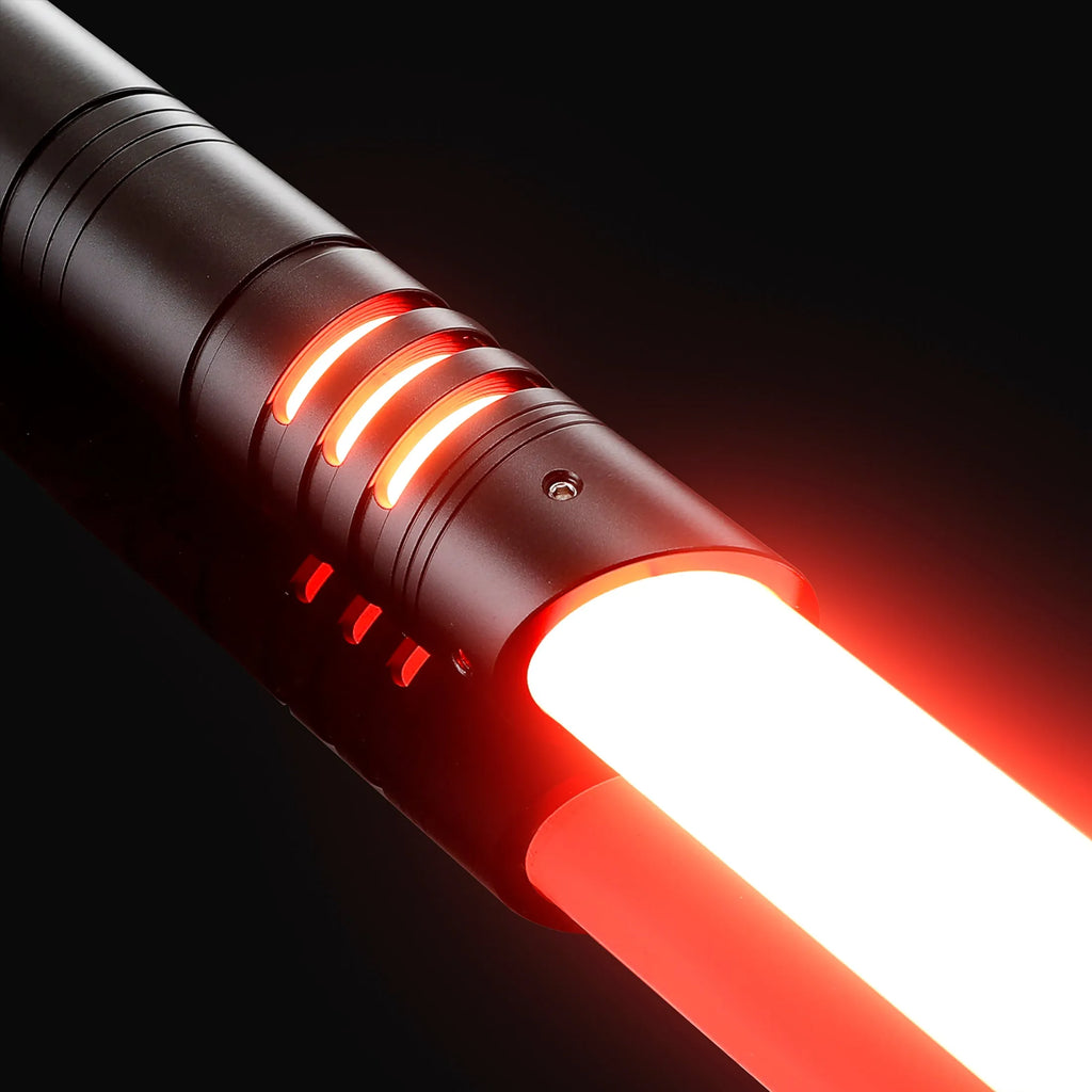 Hunter lightsaber - view 3